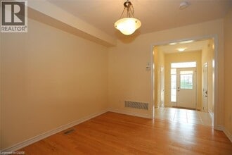 155 W Oak Trl in Kitchener, ON - Building Photo - Building Photo