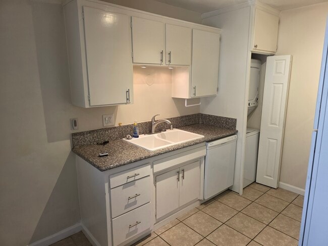 3583 E N St, Unit 2