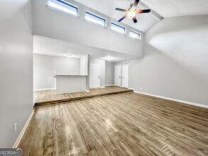 9047 Hamilton Ct in Jonesboro, GA - Building Photo - Building Photo