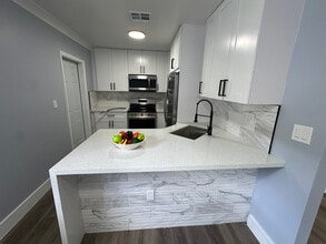 814 SW 12th Pl in Fort Lauderdale, FL - Building Photo - Building Photo