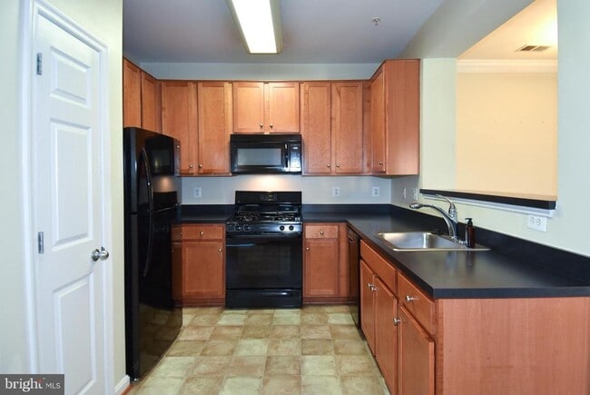 4850 Eisenhower Ave in Alexandria, VA - Building Photo - Building Photo
