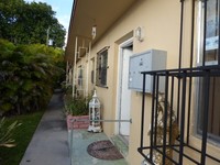 877 80th St in Miami Beach, FL - Foto de edificio - Building Photo