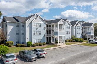 The George Apartment Homes in Savannah, GA - Foto de edificio - Building Photo