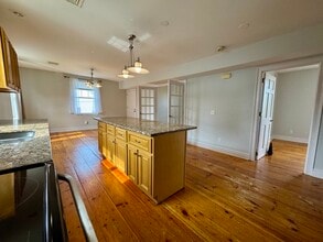 15 Ames St, Unit 2 in Providence, RI - Foto de edificio - Building Photo