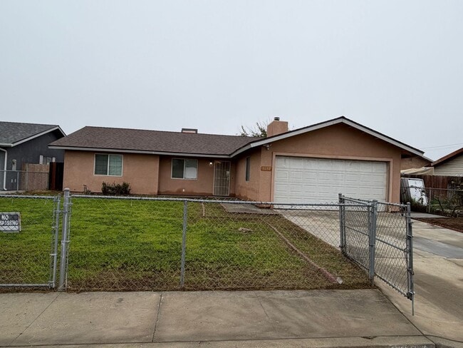 1134 Lombard St in Hanford, CA - Building Photo - Building Photo