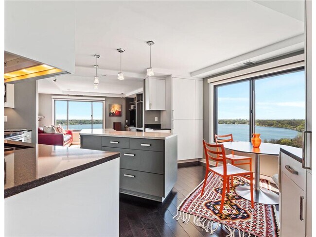 2950 Dean Pkwy-Unit -1501 in Minneapolis, MN - Foto de edificio - Building Photo