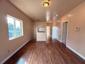 8027 Ney Ave in Oakland, CA - Building Photo - Building Photo