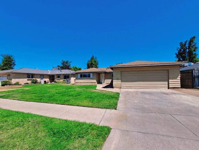 3935 E Donner Ave in Fresno, CA - Building Photo - Building Photo