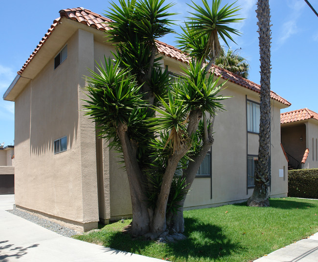 16851 Lynn St in Huntington Beach, CA - Building Photo - Building Photo