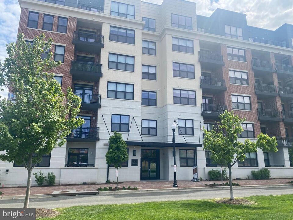 737 Swann Ave in Alexandria, VA - Building Photo