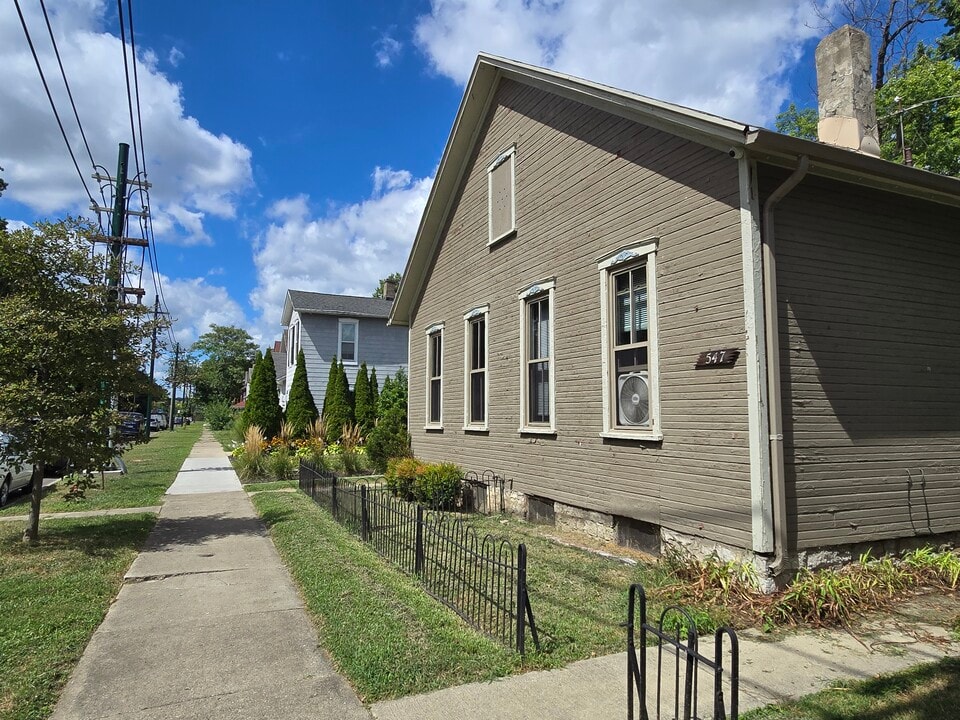 547 Wyoming St, Unit 547 in Dayton, OH - Foto de edificio