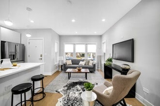 4721 W Warwick Ave in Chicago, IL - Building Photo - Building Photo