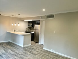 3271 Sul Ross St, Unit 12 in Houston, TX - Building Photo