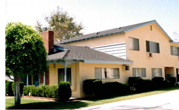 5907 Woodruff Ave in Lakewood, CA - Foto de edificio