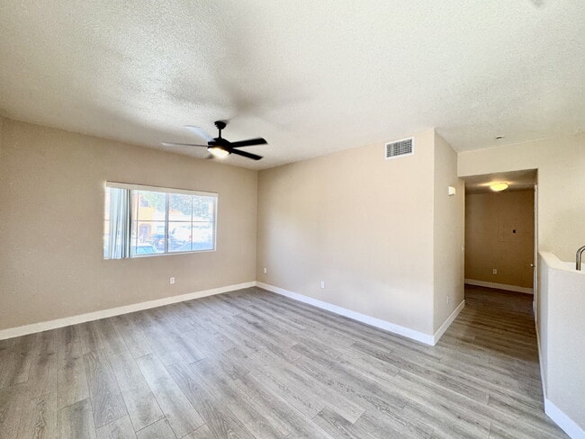 9303 Gilcrease Ave in Las Vegas, NV - Building Photo - Building Photo