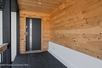 203 Red Oak Dr in Olyphant, PA - Building Photo - Building Photo