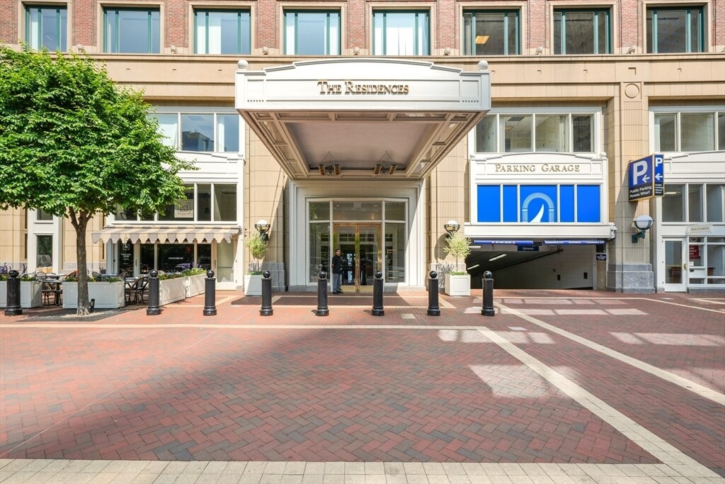 10 Rowes Wharf in Boston, MA - Building Photo
