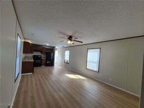 125 Cedar Brook Dr in Elyria, OH - Building Photo - Building Photo