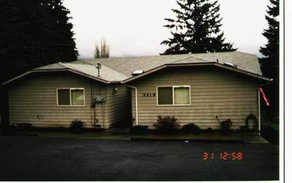 5519 S 3rd Ave in Everett, WA - Foto de edificio