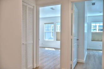 65 N Sierra Bonita Ave-Unit -65 N Sierra Bonita in Pasadena, CA - Building Photo - Building Photo