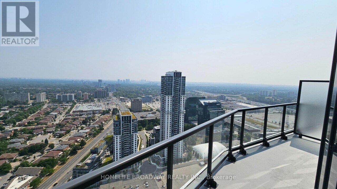 325-P325 Yorkland Blvd in Toronto, ON - Building Photo