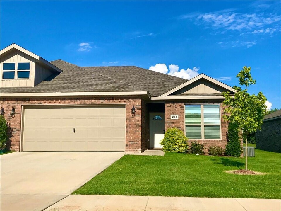 204 Alder St in Pea Ridge, AR - Building Photo