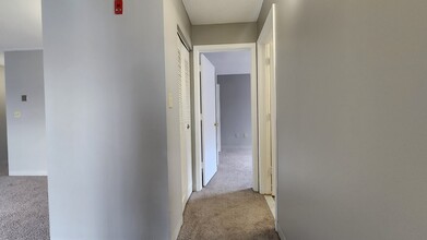 66 Beach Point Pl, Unit 402 in Boston, MA - Building Photo - Building Photo