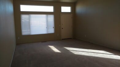 615 Jennys Ln in Fernley, NV - Building Photo - Building Photo