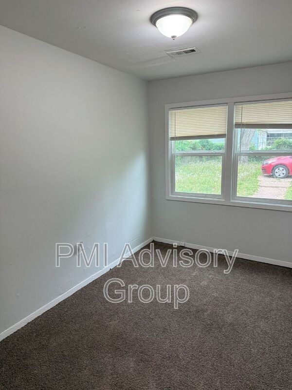 3368 SE Girard St in Topeka, KS - Building Photo - Building Photo