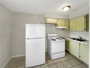 13037 First St in Ft. Myers, FL - Building Photo - Building Photo