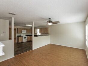 8804 Seven Oaks Ln in Denton, TX - Building Photo - Building Photo