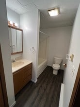 109 E Main St, Unit 3 in Durand, IL - Foto de edificio - Building Photo