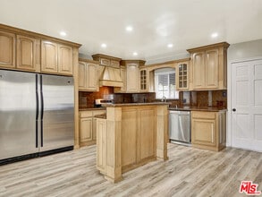 5341 Strohm Ave in Los Angeles, CA - Building Photo - Building Photo