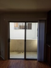 1111 S Corning St in Los Angeles, CA - Building Photo - Building Photo