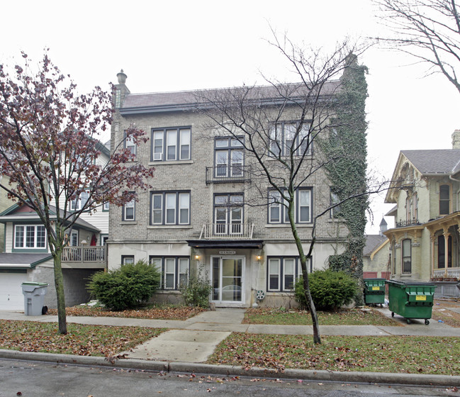 1527 Marshall in Milwaukee, WI - Building Photo - Building Photo