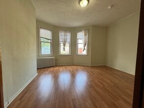 82 W 30th St, Unit 2 in Bayonne, NJ - Building Photo - Building Photo