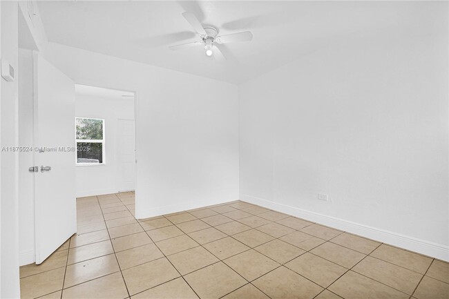1960 SW 41st Ave in Fort Lauderdale, FL - Foto de edificio - Building Photo