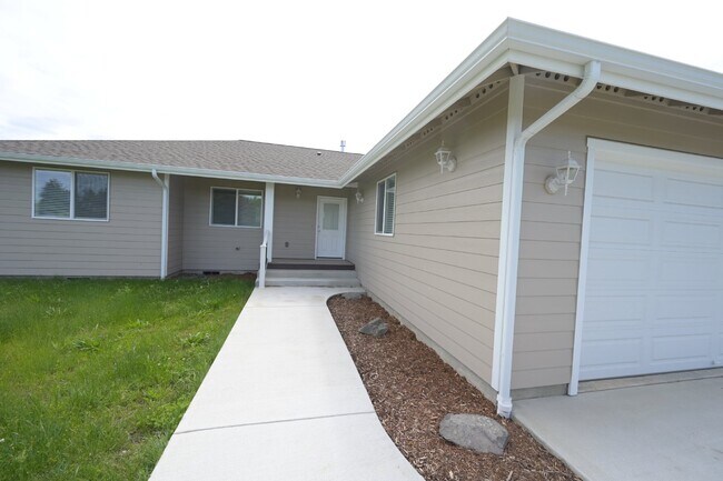 131 Village Ln in Sequim, WA - Building Photo - Building Photo