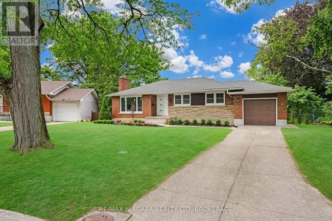 10 W Hampton Rd in St Catharines, ON - Building Photo - Building Photo