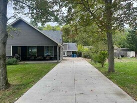 578 Tuscarora Rd in Angola, NY - Building Photo