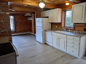 27 Carrier Ln in Sutton, MA - Building Photo - Building Photo