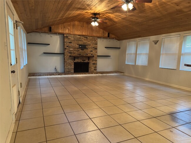 2614 W Newton Cir in Irving, TX - Building Photo - Building Photo