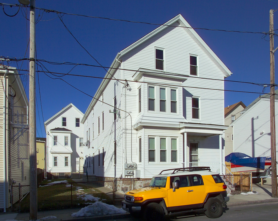 168-174 Davis St in Fall River, MA - Building Photo