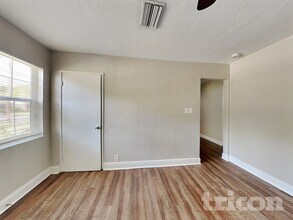 3909 W Wallace Ave in Tampa, FL - Foto de edificio - Building Photo