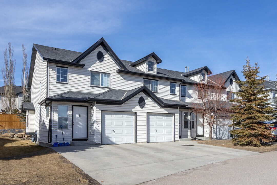 Coventry Meadows in Calgary, AB - Building Photo