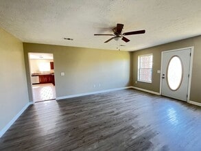 676 Privet Dr in Dandridge, TN - Foto de edificio - Building Photo