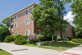 527 N Dubuque St, Unit 6 in Iowa City, IA - Foto de edificio - Building Photo