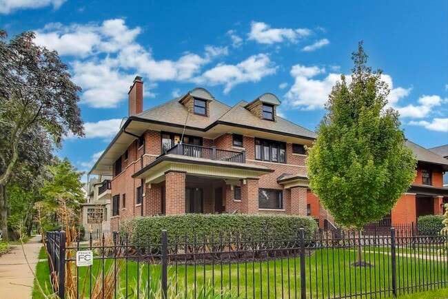 1601 W Touhy Ave in Chicago, IL - Building Photo - Building Photo