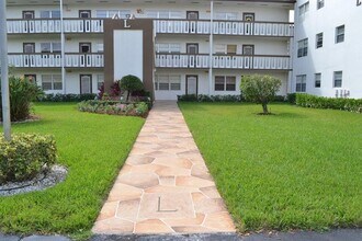 467 Mansfield L in Boca Raton, FL - Foto de edificio - Building Photo