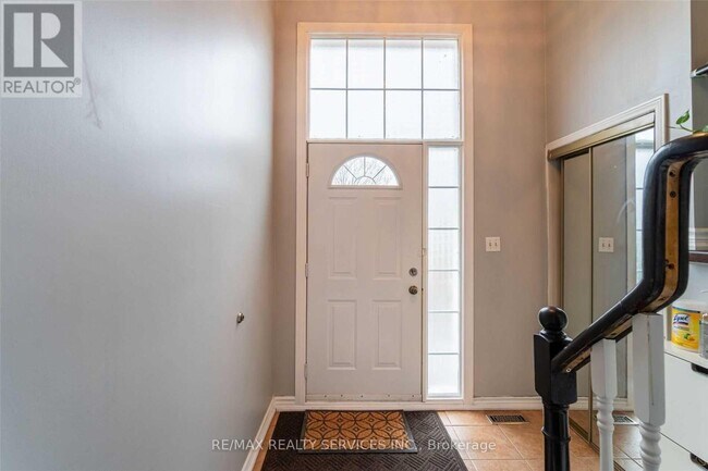 28 Princeton Terrace in Brampton, ON - Building Photo - Building Photo